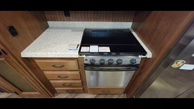 2016 JAYCO NORTH POINT 377RLBH   - Photo 25 - Aurora, MO 65605
