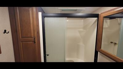 2016 JAYCO NORTH POINT 377RLBH   - Photo 41 - Aurora, MO 65605