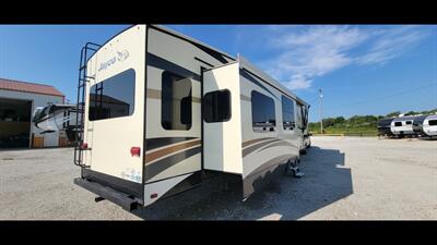 2016 JAYCO NORTH POINT 377RLBH   - Photo 6 - Aurora, MO 65605