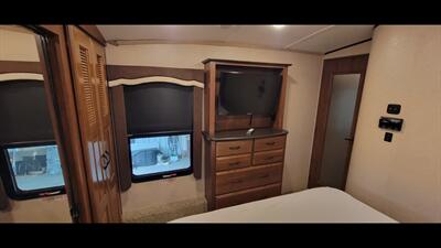 2016 JAYCO NORTH POINT 377RLBH   - Photo 52 - Aurora, MO 65605