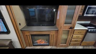 2016 JAYCO NORTH POINT 377RLBH   - Photo 22 - Aurora, MO 65605