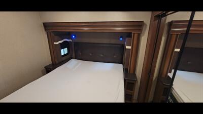 2016 JAYCO NORTH POINT 377RLBH   - Photo 50 - Aurora, MO 65605