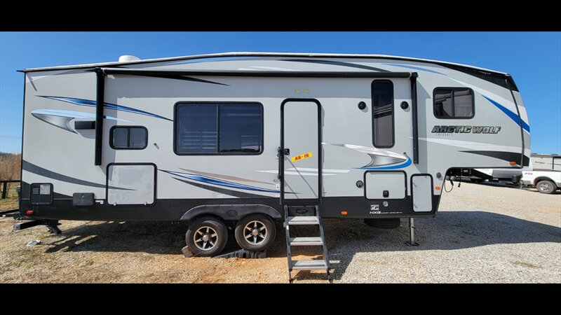 2020 FOREST RIVER CHEROKEE ARCTIC WOLF 271RK  