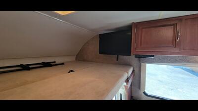 2015 Winnebago MINNIE WINNIE 31H - Photo 13 - Aurora, MO 65605