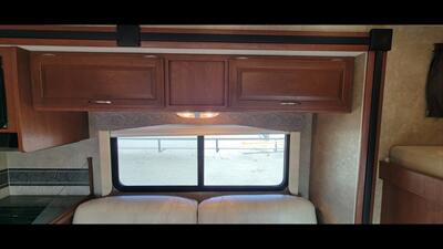 2015 Winnebago MINNIE WINNIE 31H - Photo 26 - Aurora, MO 65605
