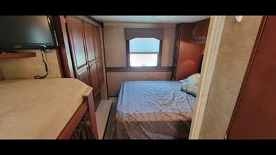 2015 Winnebago MINNIE WINNIE 31H - Photo 32 - Aurora, MO 65605