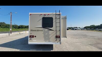 2015 Winnebago MINNIE WINNIE 31H - Photo 7 - Aurora, MO 65605