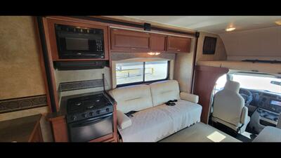 2015 Winnebago MINNIE WINNIE 31H - Photo 23 - Aurora, MO 65605