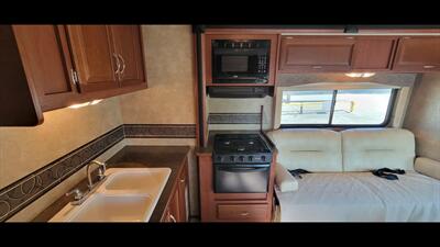 2015 Winnebago MINNIE WINNIE 31H - Photo 22 - Aurora, MO 65605
