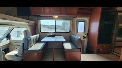 2015 Winnebago MINNIE WINNIE 31H - Photo 15 - Aurora, MO 65605
