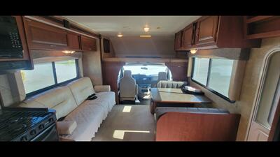 2015 Winnebago MINNIE WINNIE 31H - Photo 11 - Aurora, MO 65605