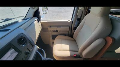 2015 Winnebago MINNIE WINNIE 31H - Photo 49 - Aurora, MO 65605