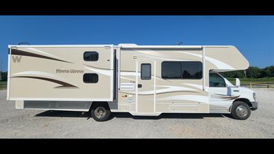 2015 Winnebago MINNIE WINNIE 31H - Photo 1 - Aurora, MO 65605