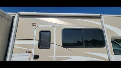 2015 Winnebago MINNIE WINNIE 31H - Photo 52 - Aurora, MO 65605
