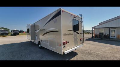 2015 Winnebago MINNIE WINNIE 31H - Photo 6 - Aurora, MO 65605