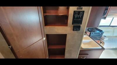 2015 Winnebago MINNIE WINNIE 31H - Photo 34 - Aurora, MO 65605