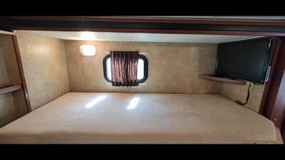 2015 Winnebago MINNIE WINNIE 31H - Photo 30 - Aurora, MO 65605