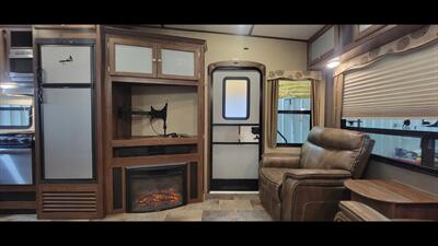 2017 KEYSTONE SPRINTER 269 FWRLS   - Photo 12 - Aurora, MO 65605