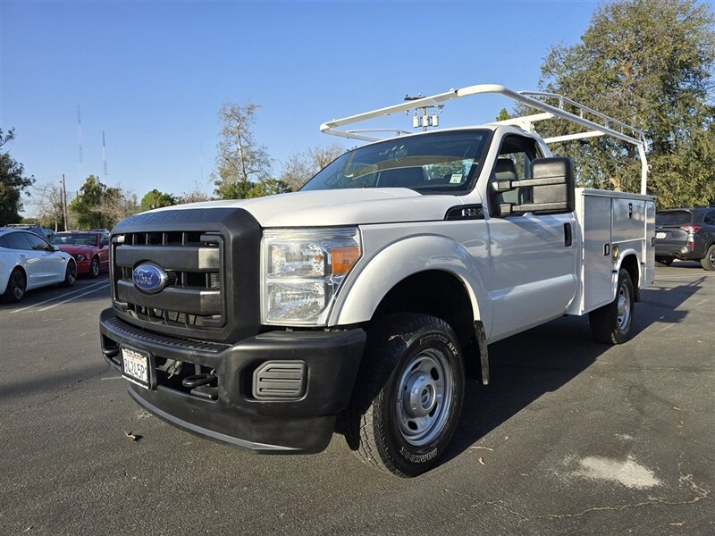 2015 Ford F250 XL Utility 6.2L Gas, 4-wheel drive,ladder  rack!