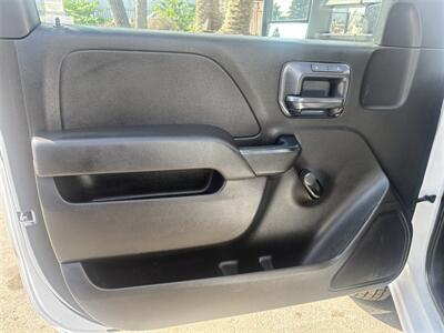 2018 Chevrolet Silverado 3500HD CC UTILITY   - Photo 15 - Santa Ana, CA 92703