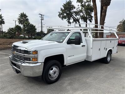 2018 Chevrolet Silverado 3500HD CC UTILITY   - Photo 3 - Santa Ana, CA 92703