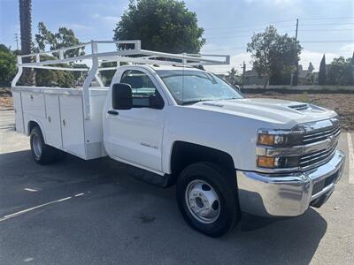 2018 Chevrolet Silverado 3500HD CC UTILITY   - Photo 2 - Santa Ana, CA 92703