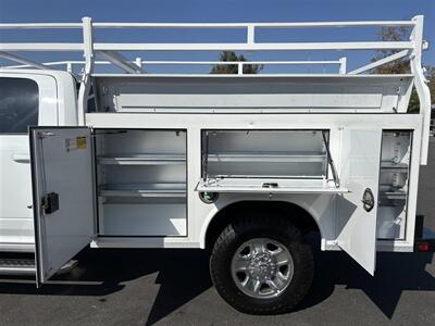 2022 RAM 3500 UTILITY   - Photo 9 - Santa Ana, CA 92703