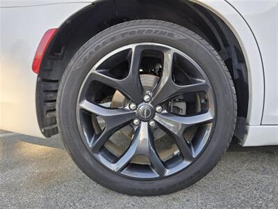 2021 Chrysler 300 Series S  3.6L V6, leather,Panoramic roof,  newer tires,great condition! - Photo 11 - Santa Ana, CA 92703