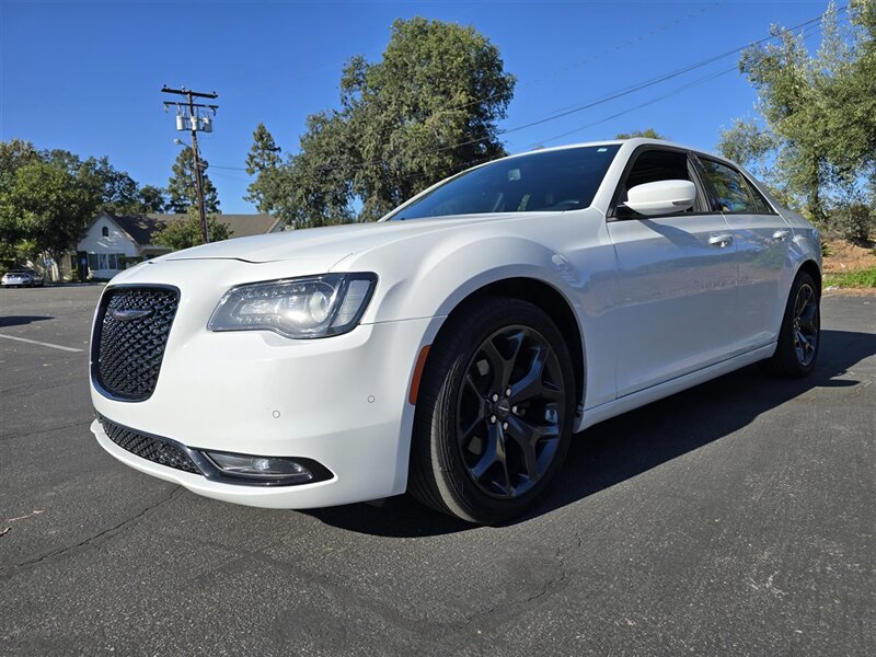 2021 Chrysler 300 Series S 3.6L V6, leather,Panoramic roof, newer tires,great condition! - Photo 1 - Santa Ana, CA 92703
