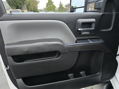 2017 Chevrolet Silverado 2500HD UTILITY SVC 6.0L gas,Pull out tray,6000W INV,  Air comp,enclosed Knapheide bed! - Photo 18 - Santa Ana, CA 92703