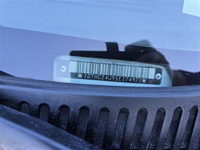 2005 GMC SIERRA 2500 HD UTILITY 6.0L GAS, NEW TIRES,  RECONDITIONED! - Photo 19 - Santa Ana, CA 92703