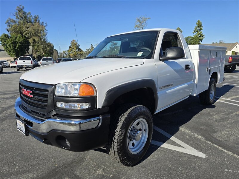 2005 GMC SIERRA 2500 HD UTILITY 6.0L GAS, NEW TIRES,  RECONDITIONED!