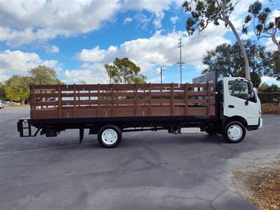 2019 HINO 195 STAKE BED  W/PWR LFT GATE! - Photo 3 - Santa Ana, CA 92703