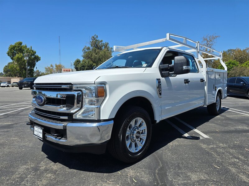 2020 Ford F-250 Super Duty XLT Utility,6.2L Flex fuel, ladder rack.   - Photo 1 - Santa Ana, CA 92703