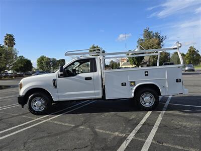 2019 Ford Commercial F-350 Super Duty XL Utility 6.2L Flex ,Knapheide bed,newer tires, Ladder rack! - Photo 1 - Santa Ana, CA 92703