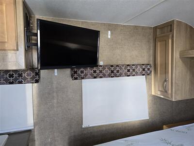 2017 ECON CCH 16RB,STOVE,SHOWER,FRIDGE,BED,  & MORE! - Photo 22 - Santa Ana, CA 92703