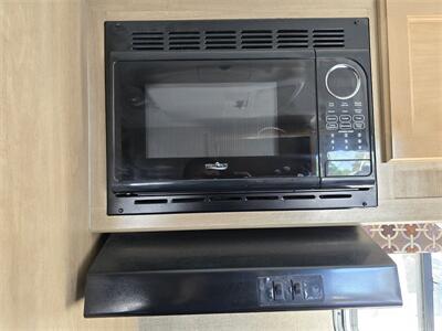 2017 ECON CCH 16RB,STOVE,SHOWER,FRIDGE,BED,  & MORE! - Photo 21 - Santa Ana, CA 92703