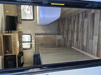 2017 ECON CCH 16RB,STOVE,SHOWER,FRIDGE,BED,  & MORE! - Photo 17 - Santa Ana, CA 92703