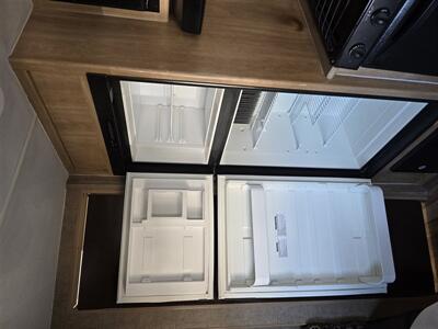 2017 ECON CCH 16RB,STOVE,SHOWER,FRIDGE,BED,  & MORE! - Photo 26 - Santa Ana, CA 92703