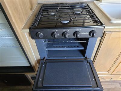 2017 ECON CCH 16RB,STOVE,SHOWER,FRIDGE,BED,  & MORE! - Photo 24 - Santa Ana, CA 92703