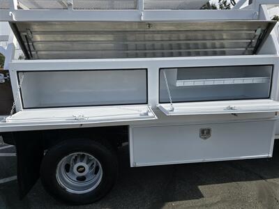 2019 Chevrolet 3500 SERVICE UTILITY,6.0L GAS,12FT HARBOR BED,  LADDER RACK! - Photo 4 - Santa Ana, CA 92703