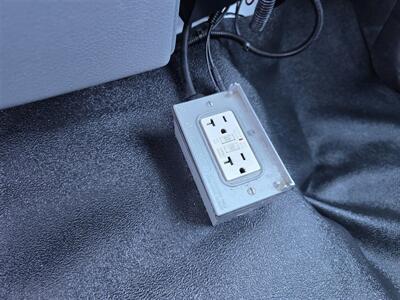 2012 Ford F550 Super Duty XL 6.8L gas,35ft bucket reach,  newer tires,(Ready),. - Photo 33 - Santa Ana, CA 92703