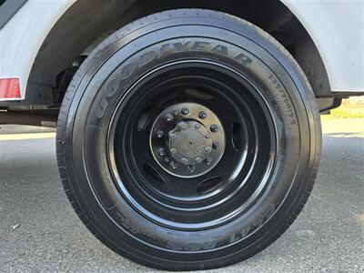 2012 Ford F550 Super Duty XL 6.8L gas,35ft bucket reach,  newer tires,(Ready),. - Photo 24 - Santa Ana, CA 92703