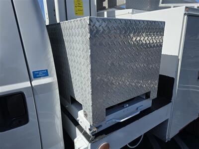 2012 Ford F550 Super Duty XL 6.8L gas,35ft bucket reach,  newer tires,(Ready),. - Photo 18 - Santa Ana, CA 92703