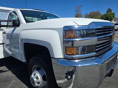 2017 Chevrolet Silverado 3500HD CC STAKE BED 6.0L,PWR LIF GATE.   - Photo 18 - Santa Ana, CA 92703