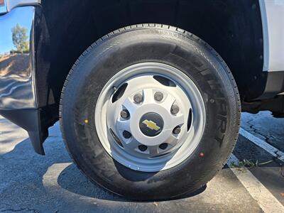 2017 Chevrolet Silverado 3500HD CC STAKE BED 6.0L,PWR LIF GATE.   - Photo 15 - Santa Ana, CA 92703