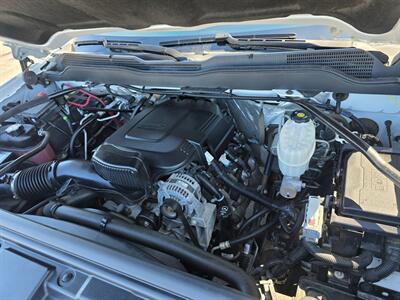 2017 Chevrolet Silverado 3500HD CC STAKE BED 6.0L,PWR LIF GATE.   - Photo 29 - Santa Ana, CA 92703