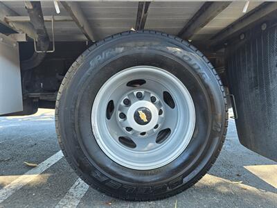 2017 Chevrolet Silverado 3500HD CC STAKE BED 6.0L,PWR LIF GATE.   - Photo 14 - Santa Ana, CA 92703