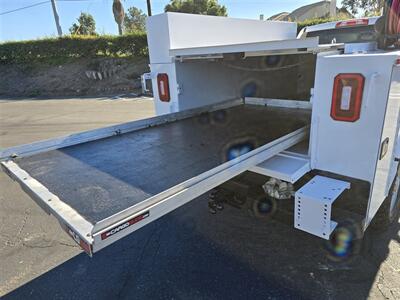 2018 Chevrolet Comm 2500 work truck,Utility,6.0L Gas,Air Compressor,  Power inverter,pull out bed tray! - Photo 5 - Santa Ana, CA 92703