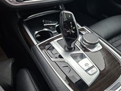 2022 BMW 740i   - Photo 34 - Santa Ana, CA 92703